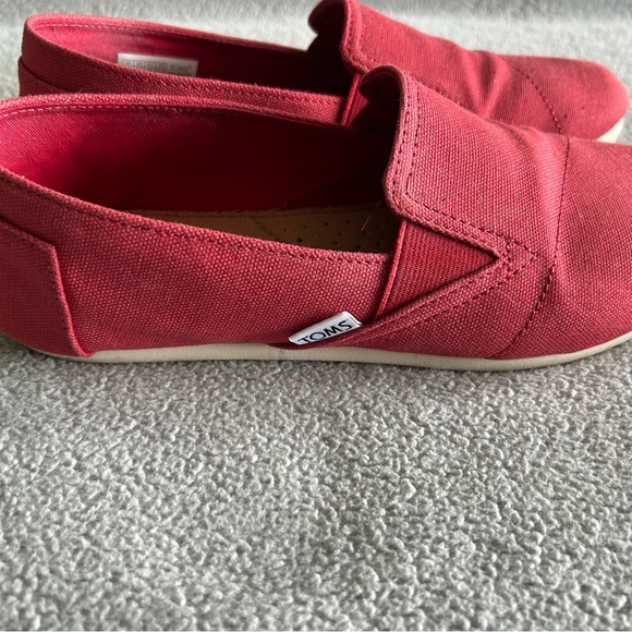 TOMS: red - Picture 2 of 3